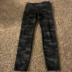 black camo athleta girl high rise chit chat tight leggings